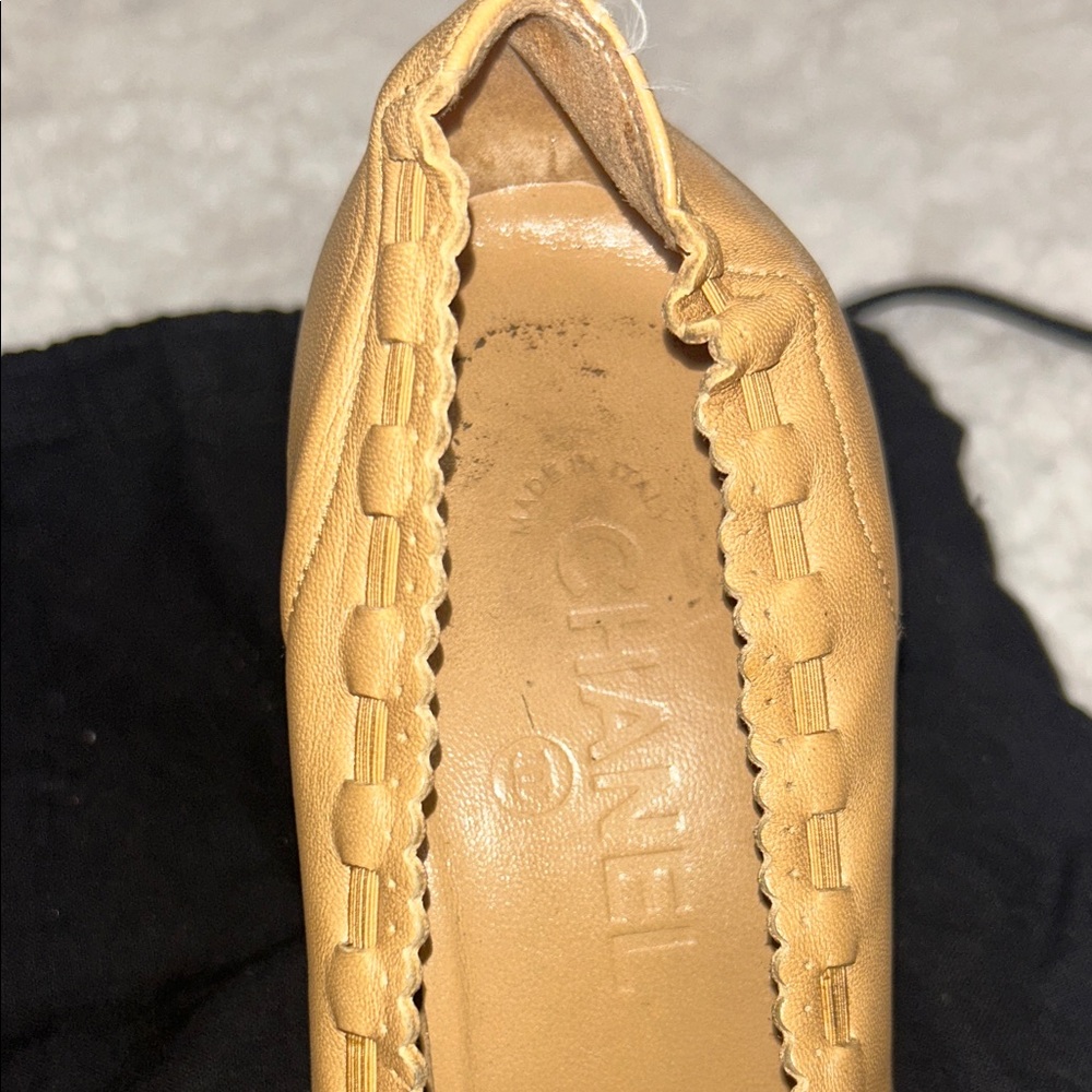 CHANEL Tan and Black Cap Toe Flats - Picture 6 of 9
